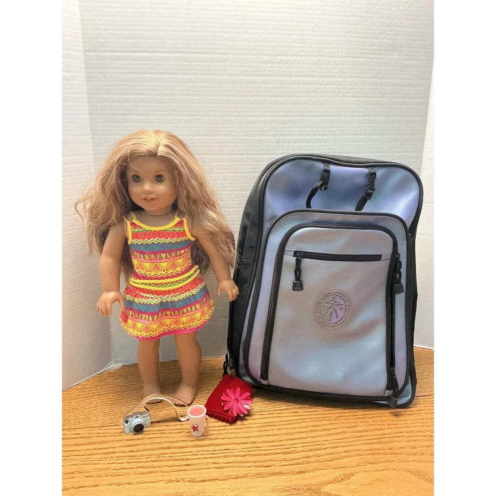 American Girl Lea Clark doll in outfit w/ Backpack Caring case, drink, camera